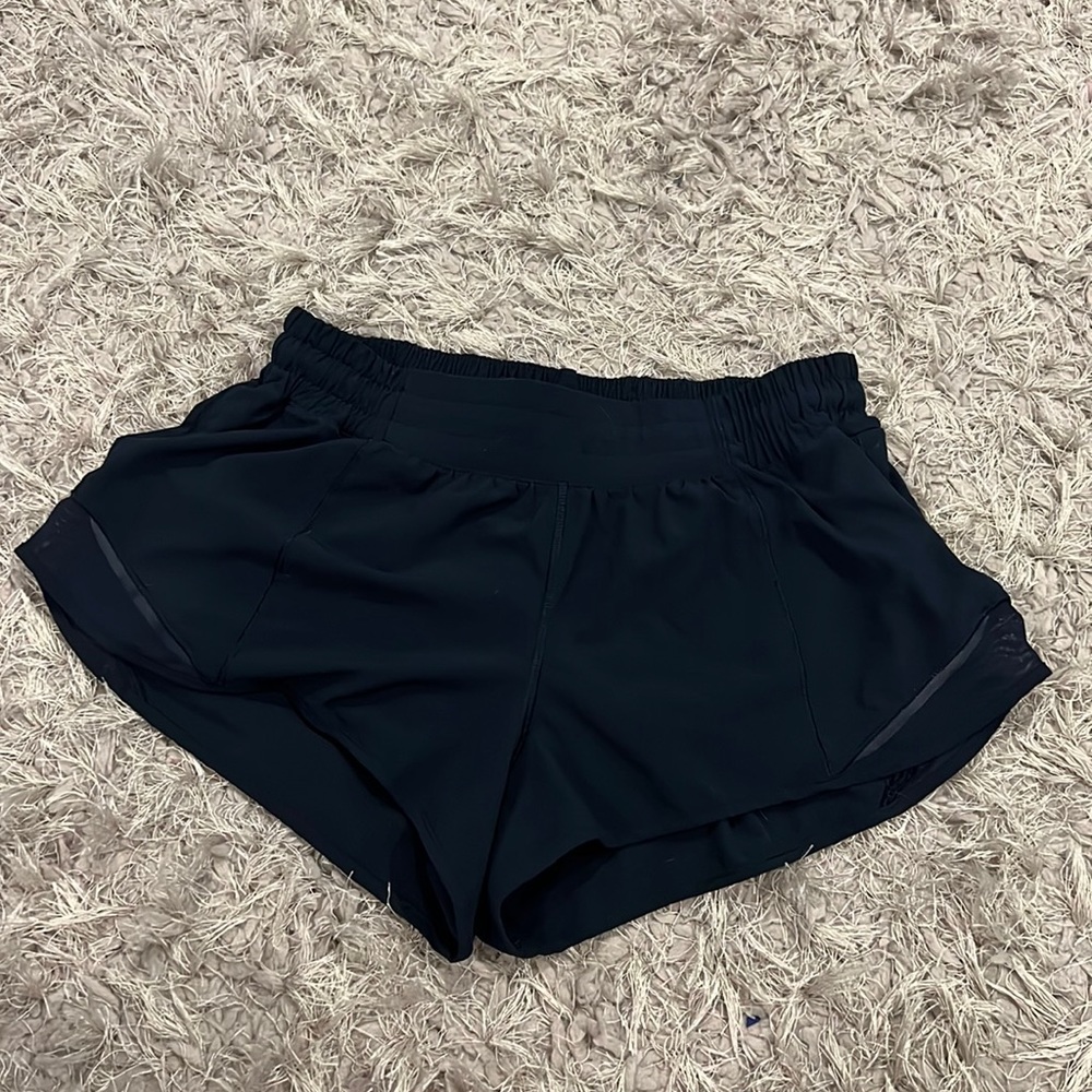 Lululemon Hotty Hot shorts 2.5” size 8